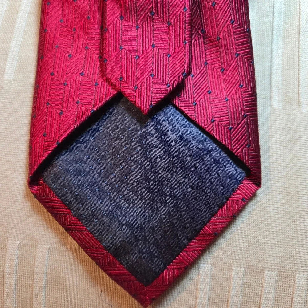 Jones New York Mens 100% Silk Red Geometric Pattern Necktie‎